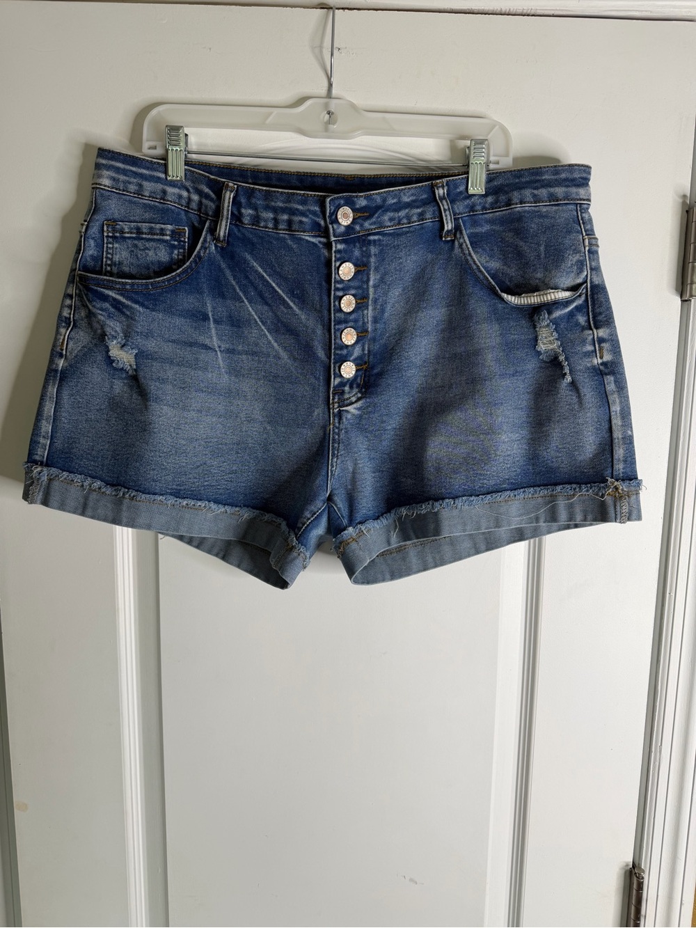 Distressed Women’s Denim Button Fly Medium  Blue Wash Shorts W/Cuffed Hem Sz XXL